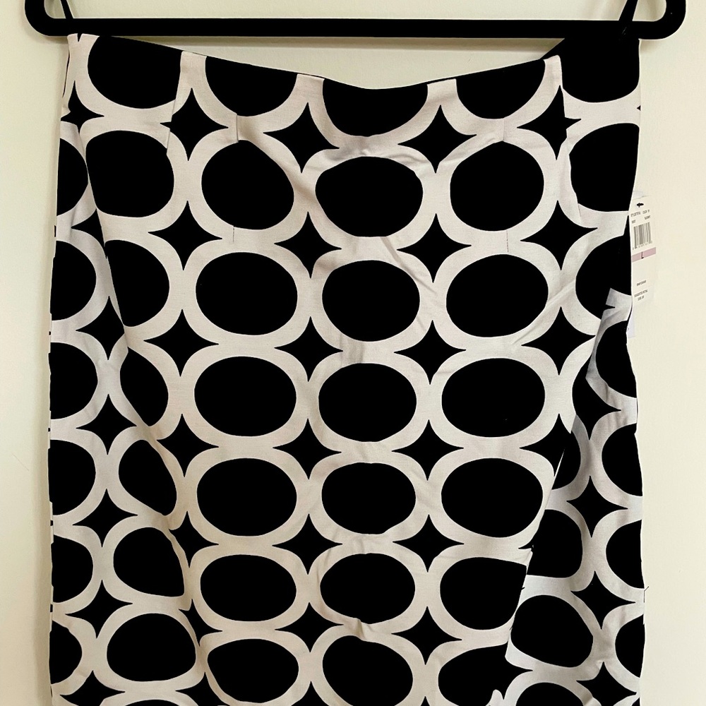 Amanda + Chelsea Knee Length Pencil Skirt, Size L